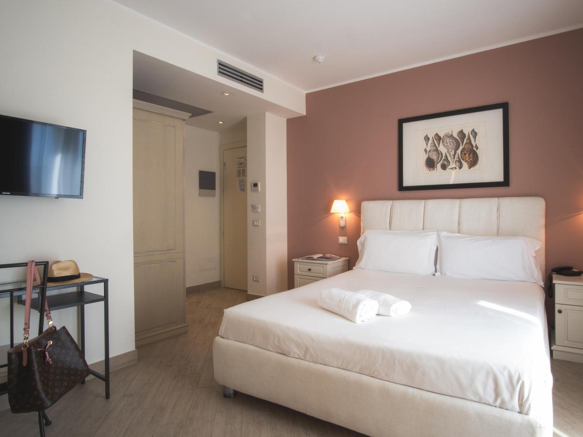 Hotel San Pietro Palace Finale Ligure Bagian luar foto