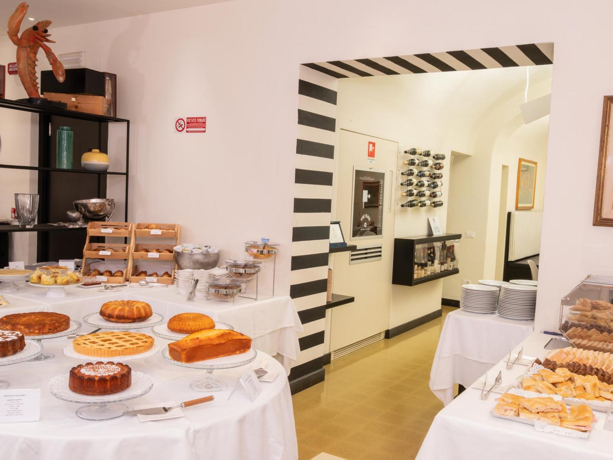 Hotel San Pietro Palace Finale Ligure Bagian luar foto