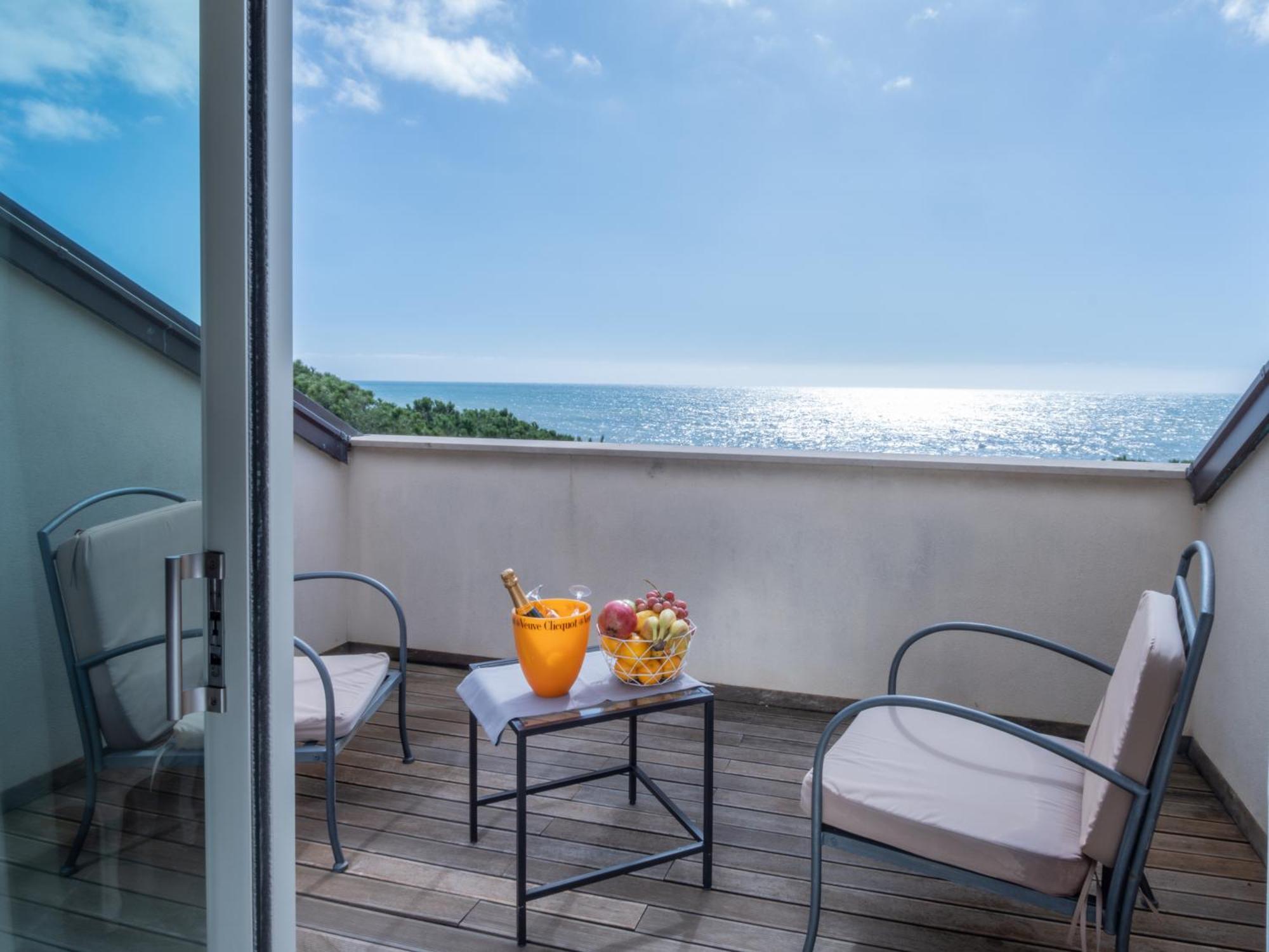 Hotel San Pietro Palace Finale Ligure Bagian luar foto