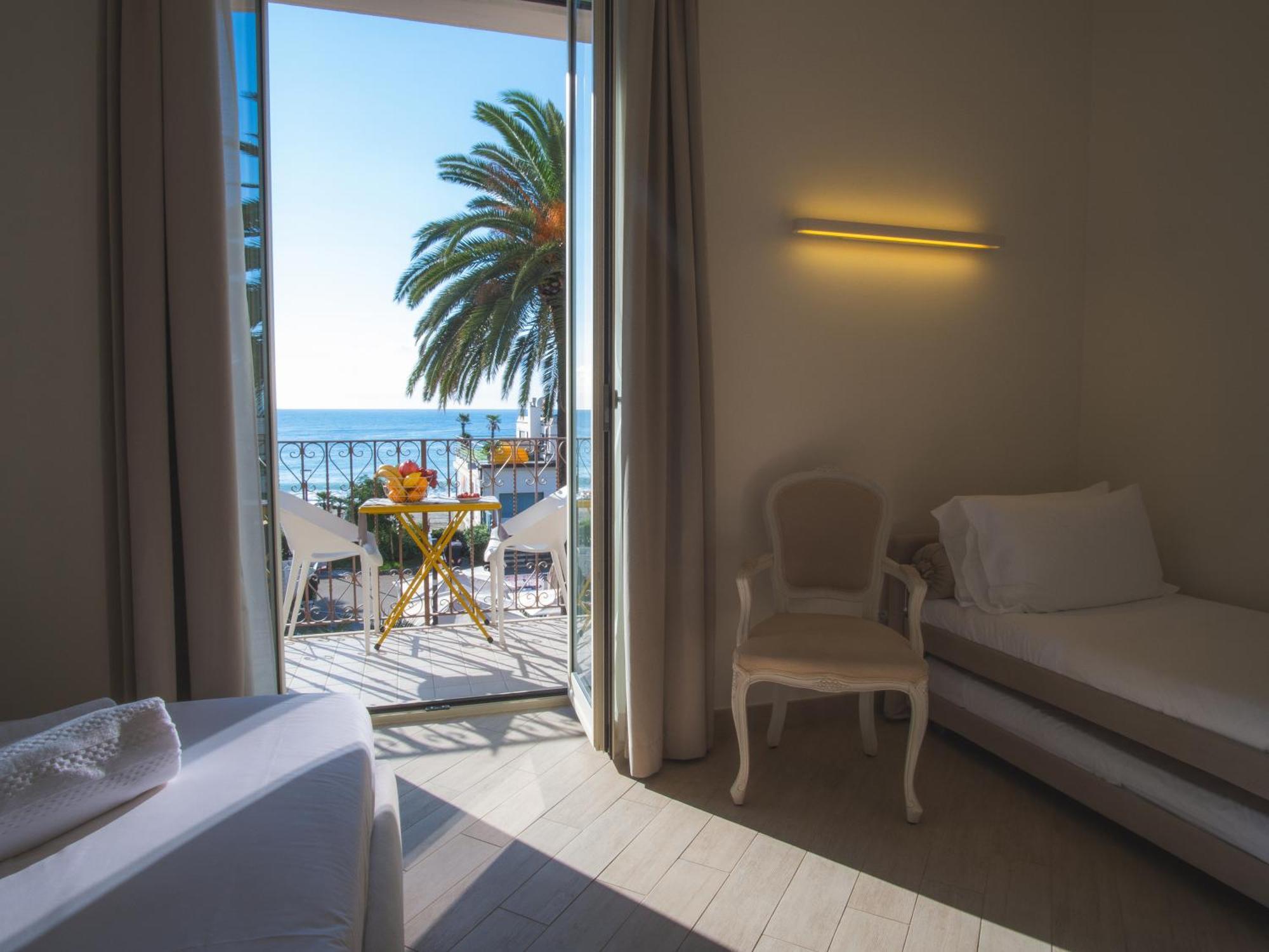 Hotel San Pietro Palace Finale Ligure Bagian luar foto