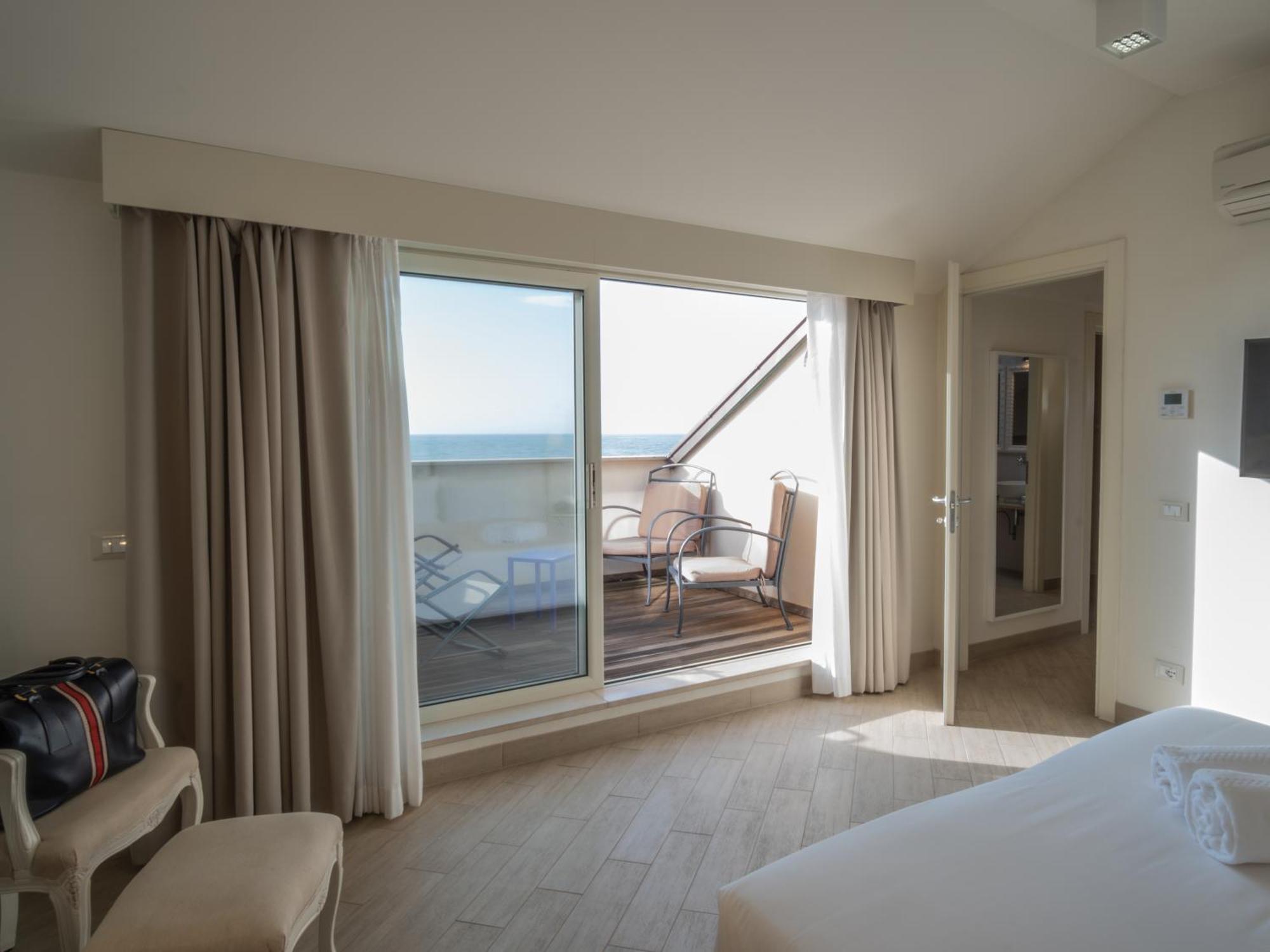 Hotel San Pietro Palace Finale Ligure Bagian luar foto