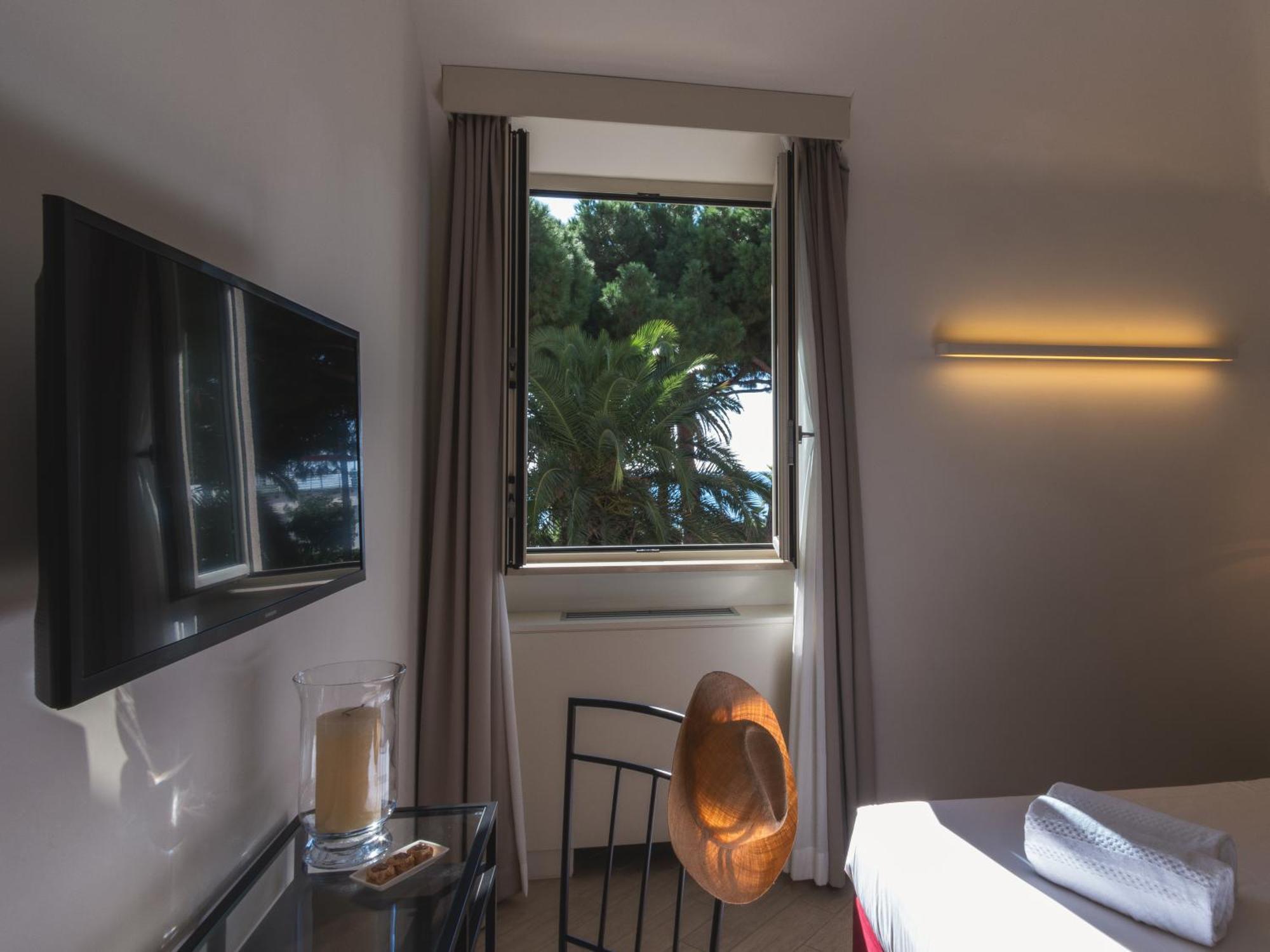 Hotel San Pietro Palace Finale Ligure Bagian luar foto